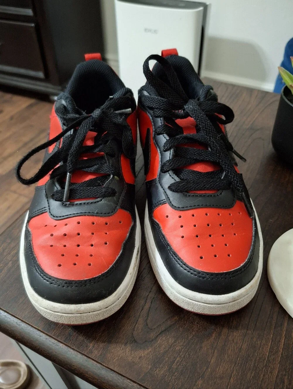 Nike Kids Red and Black Low-Top Sneakers